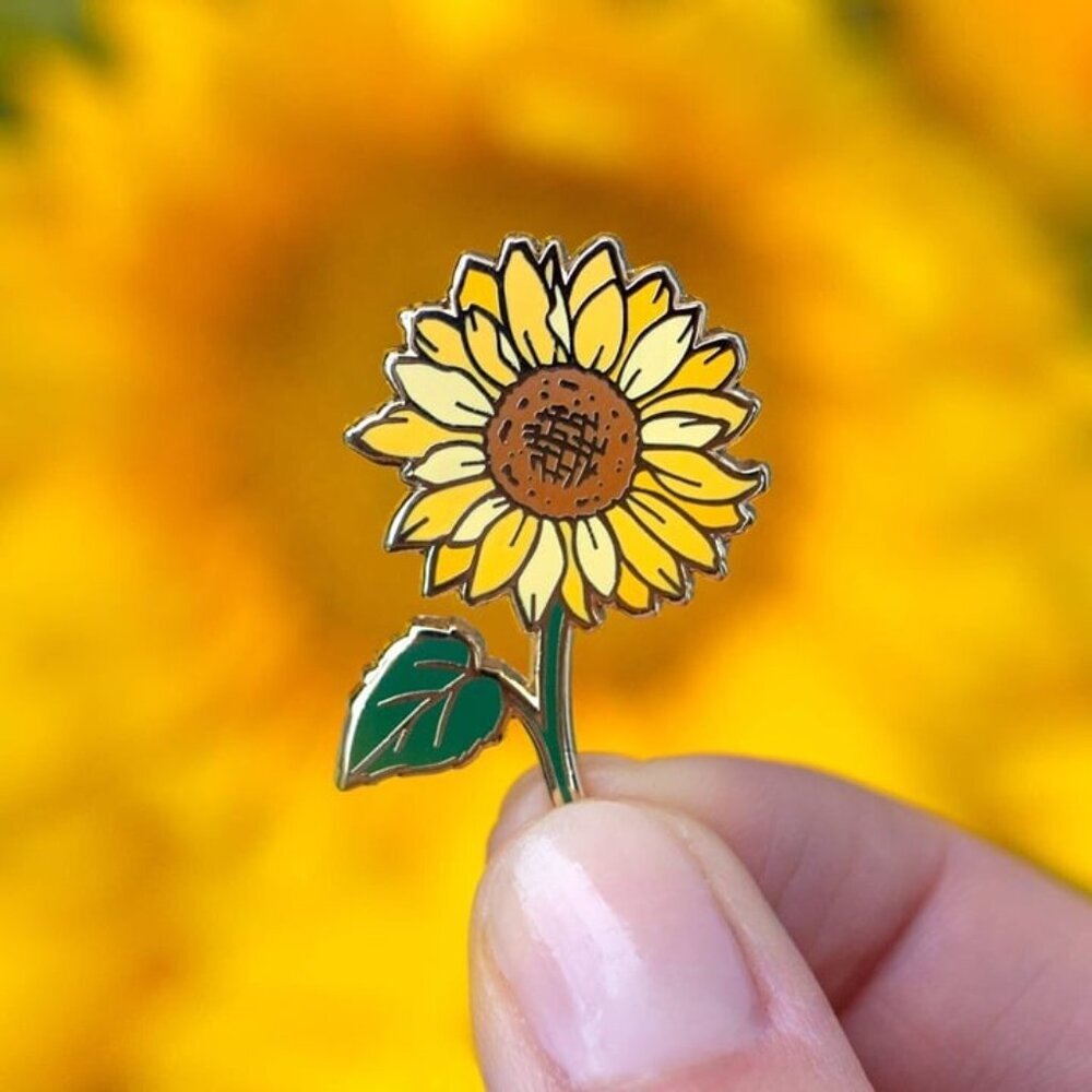 Sunflower Enamel Pin - Gold Plated‎ Nature & Flower Jewelry - Floral Brooch - Picture 2 of 4